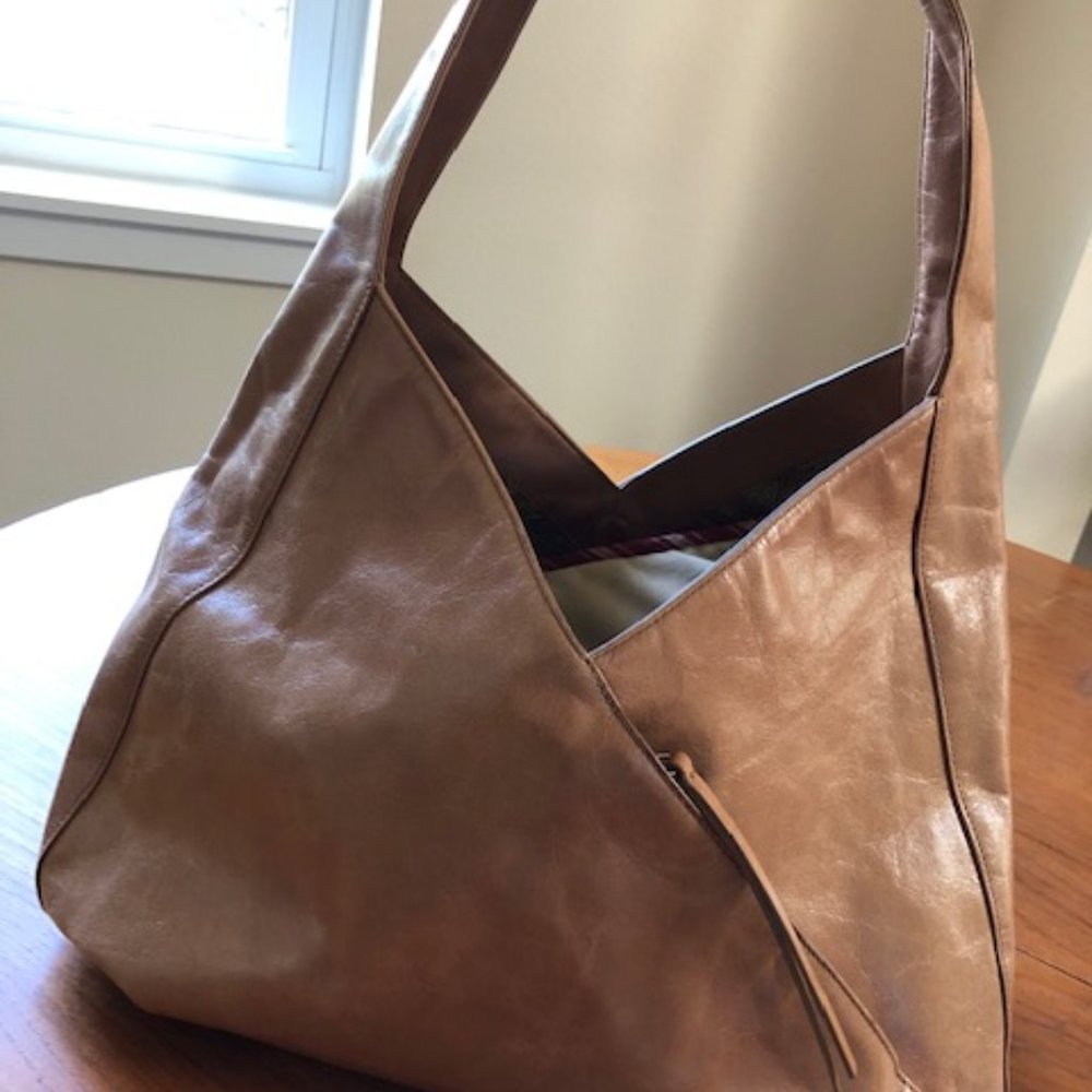 Hobo tan leather shoulder bag